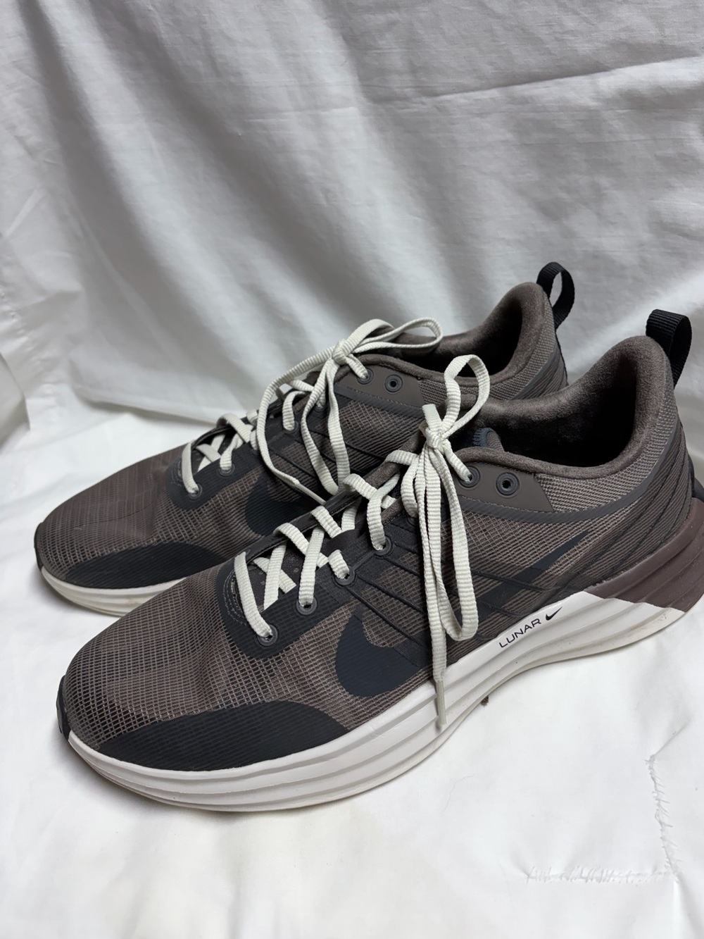 Men’s Nike Lunar Roam Cave Stone Size 12